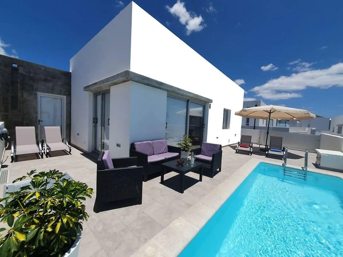 Villa New York contacts